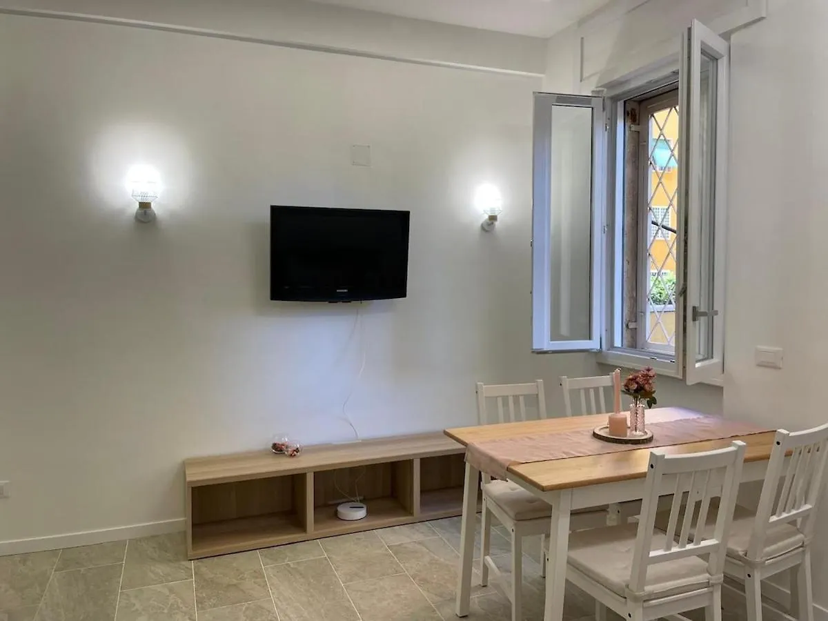 Apartment Homeinrome Italy